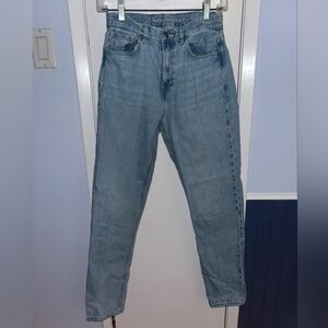 Sz 2 American Eagle Mom Long Jeans Light Wash Denim Highrise Skinny